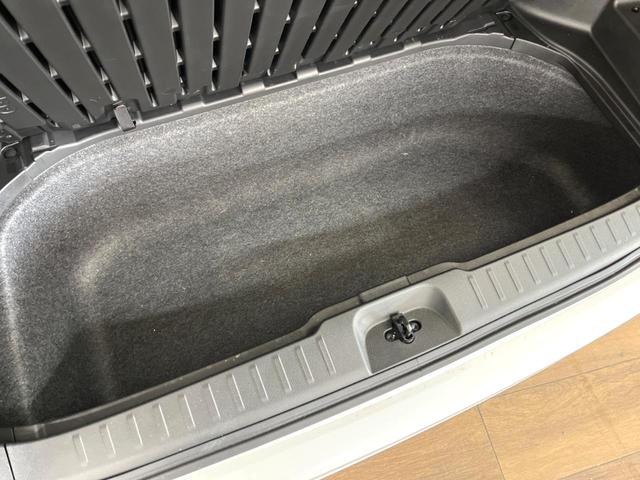 セレナ ｅ－パワー　ハイウェイスターＶ　禁煙車　メーカー純正１２．３インチナビ　全周囲カメラ　フリップダウンモニター　プロパイロット　防水シート　ブラインドスポットモニター　ＬＥＤヘッド　ＥＴＣ　ドラレコ　純正１６インチアルミ（64枚目）