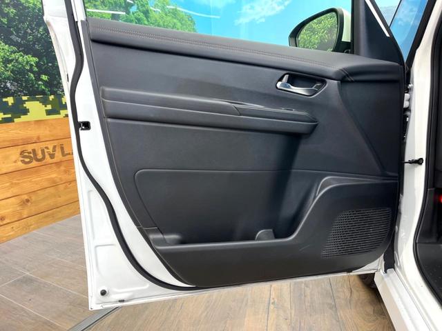 セレナ ｅ－パワー　ハイウェイスターＶ　禁煙車　メーカー純正１２．３インチナビ　全周囲カメラ　フリップダウンモニター　プロパイロット　防水シート　ブラインドスポットモニター　ＬＥＤヘッド　ＥＴＣ　ドラレコ　純正１６インチアルミ（68枚目）