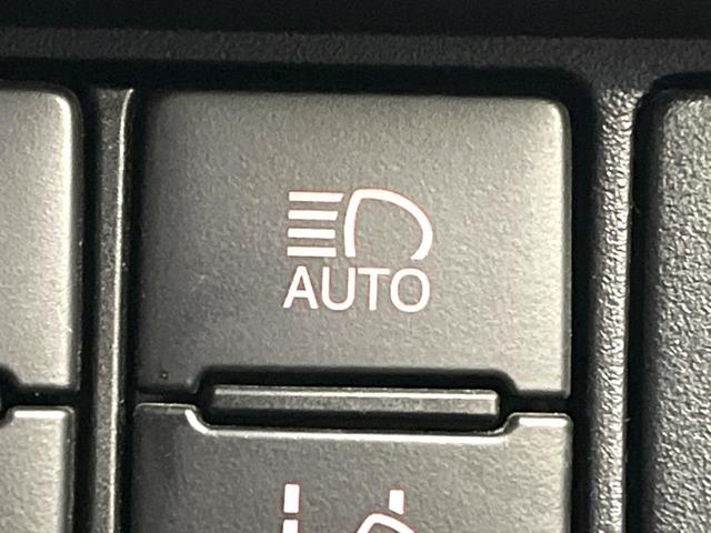 ヴォクシー ZS 煌III 純正8インチナビ バックカメラ フリップダウンモニター プリクラッシュセーフティ 両側電動スライドドア LEDヘッド ETC ドラレコ オートマチックハイビーム 純正16インチアルミ(37枚目)