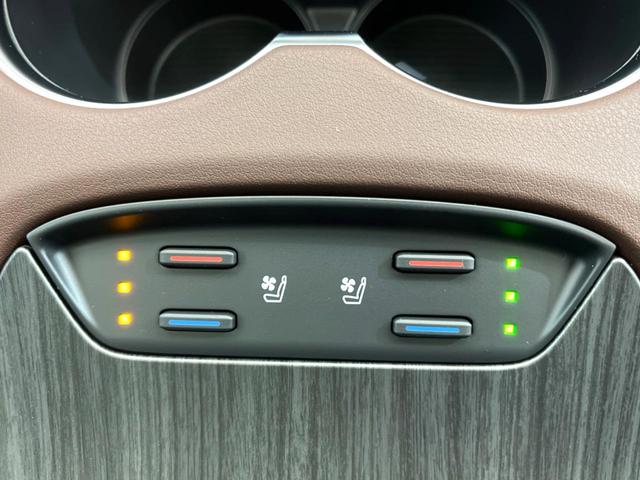 ハリアーハイブリッド Ｚ　レザーパッケージ　登録済未使用車　１２．３型メーカーナビ　全周囲カメラ　セーフティセンス　調光パノラマルーフ　ダブルファンクションランプ　純正１９インチアルミ　シートベンチレーション　電動リアゲート　ＥＴＣ２．０（6枚目）