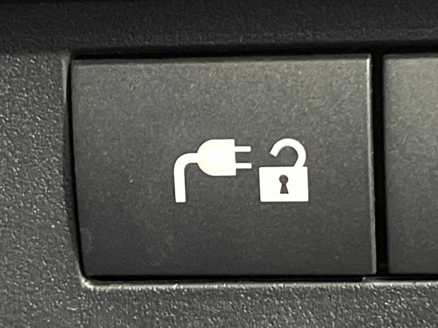 アウトランダーＰＨＥＶ Ｐ　４ＷＤ　全周囲カメラ　衝突被害軽減システム　レーダークルーズ　電動リアゲート　コーナーセンサー　スマートキー　ＬＥＤヘッド　純正２０インチアルミ　オートハイビーム　車線逸脱警報　オートライト（44枚目）