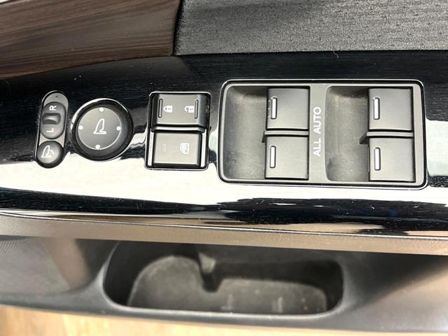 オデッセイハイブリッド ｅ：ＨＥＶアブソルート・ＥＸ　両側電動ドア　後席モニター　ホンダセンシング　レーダークルーズコントロール　電動リアゲート　コーナーセンサー　全周囲カメラ　ＥＴＣ２．０　ドラレコ　スマートキー　ＬＥＤヘッド　車線逸脱防止（39枚目）