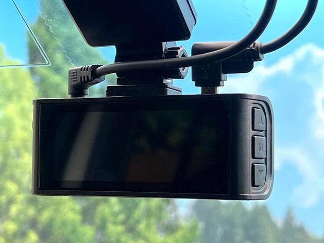 レガシィアウトバック ２．５ｉアイサイト　４ＷＤ　純正ＳＤナビ　バックカメラ　衝突被害軽減システム　レーダークルーズ　ドラレコ　スマートキー　ＨＩＤヘッド　ビルトインＥＴＣ　純正１７インチアルミ　車線逸脱警報　オートライト　デュアルエアコン（6枚目）