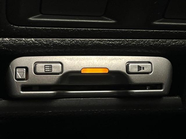 レガシィアウトバック ２．５ｉアイサイト　４ＷＤ　純正ＳＤナビ　バックカメラ　衝突被害軽減システム　レーダークルーズ　ドラレコ　スマートキー　ＨＩＤヘッド　ビルトインＥＴＣ　純正１７インチアルミ　車線逸脱警報　オートライト　デュアルエアコン（7枚目）