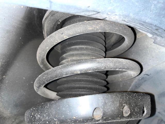 レガシィアウトバック ２．５ｉアイサイト　４ＷＤ　純正ＳＤナビ　バックカメラ　衝突被害軽減システム　レーダークルーズ　ドラレコ　スマートキー　ＨＩＤヘッド　ビルトインＥＴＣ　純正１７インチアルミ　車線逸脱警報　オートライト　デュアルエアコン（20枚目）