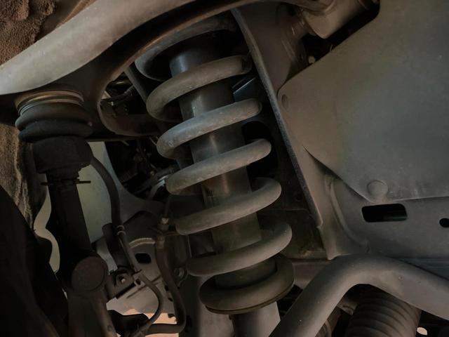 ランドクルーザープラド ＴＸ　４ＷＤ　サンルーフ　９インチナビ　バックカメラ　トヨタセーフティセンス　レーダークルーズ　コーナーセンサー　スマートキー　ＬＥＤヘッド　ビルトインＥＴＣ　純正１７インチアルミ　オートハイビーム（20枚目）