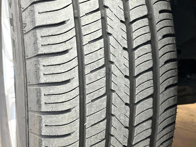 ランドクルーザープラド ＴＸ　４ＷＤ　サンルーフ　９インチナビ　バックカメラ　トヨタセーフティセンス　レーダークルーズ　コーナーセンサー　スマートキー　ＬＥＤヘッド　ビルトインＥＴＣ　純正１７インチアルミ　オートハイビーム（28枚目）