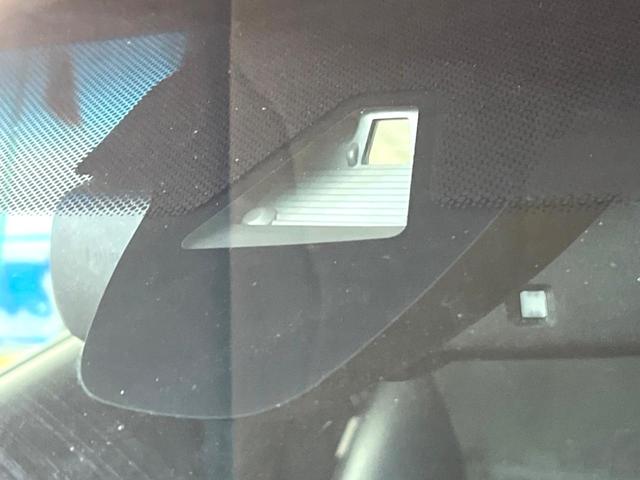 ヴェゼル ハイブリッドＲＳ・ホンダセンシング　純正ＳＤナビ　バックカメラ　衝突被害軽減システム　禁煙車　ハーフレザーシート　スマートキー　ＬＥＤヘッド　ビルトインＥＴＣ　純正１８インチアルミ　車線逸脱警報　オートライト　デュアルエアコン（3枚目）