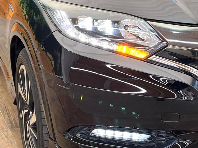 ヴェゼル ハイブリッドＲＳ・ホンダセンシング　純正ＳＤナビ　バックカメラ　衝突被害軽減システム　禁煙車　ハーフレザーシート　スマートキー　ＬＥＤヘッド　ビルトインＥＴＣ　純正１８インチアルミ　車線逸脱警報　オートライト　デュアルエアコン（12枚目）