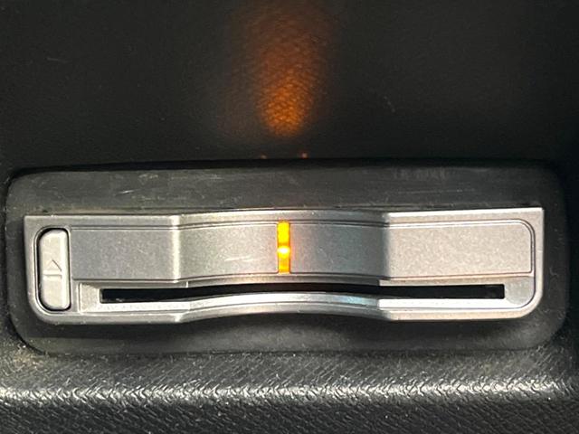 ステップワゴンスパーダ Ｚ　クールスピリット　禁煙車　両側電動ドア　純正ＳＤナビ　後席モニター　バックカメラ　　ハーフレザーシート　スマートキー　ＨＩＤヘッド　ビルトインＥＴＣ　クルコン　純正１７インチアルミ　オートライト　オートエアコン（7枚目）