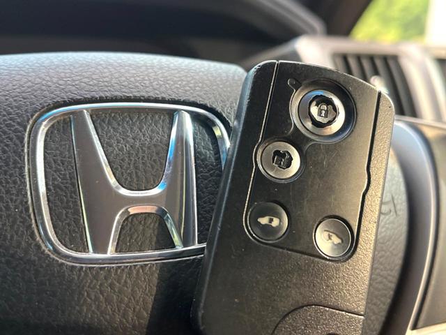 ステップワゴンスパーダ Ｚ　クールスピリット　禁煙車　両側電動ドア　純正ＳＤナビ　後席モニター　バックカメラ　　ハーフレザーシート　スマートキー　ＨＩＤヘッド　ビルトインＥＴＣ　クルコン　純正１７インチアルミ　オートライト　オートエアコン（40枚目）