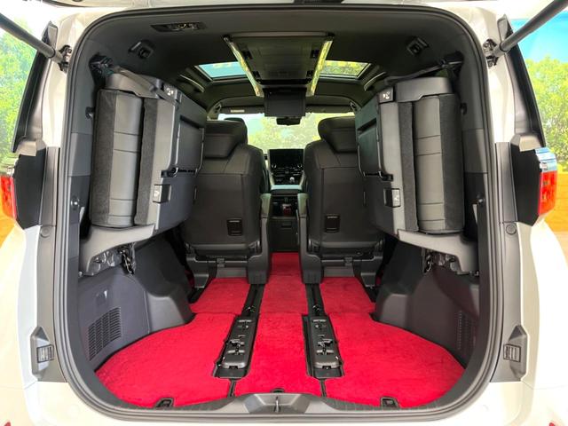 アルファードハイブリッド Ｚ　禁煙車　ガラスルーフ　後席モニター　全周囲カメラ　衝突被害軽減システム　レーダークルーズ　電動リアゲート　レザーシート　前席シートエアコン　前後席パワーシート　コーナーセンサー　スマートキー（11枚目）