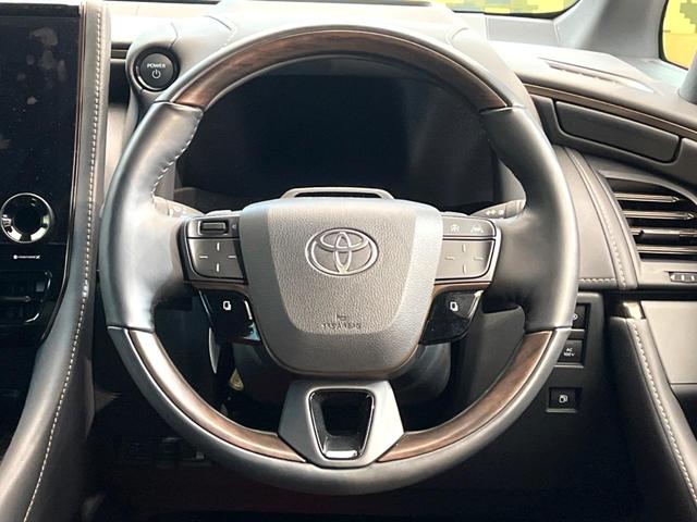 アルファードハイブリッド Ｚ　禁煙車　ガラスルーフ　後席モニター　全周囲カメラ　衝突被害軽減システム　レーダークルーズ　電動リアゲート　レザーシート　前席シートエアコン　前後席パワーシート　コーナーセンサー　スマートキー（12枚目）