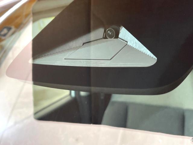 フリード エアー　ＥＸ　登録済未使用車　両側電動ドア　衝突被害軽減システム　レーダークルーズ　スマートキー　ＬＥＤヘッド　純正１５インチアルミ　オートハイビーム　車線逸脱警報　オートライト　オートエアコン（3枚目）