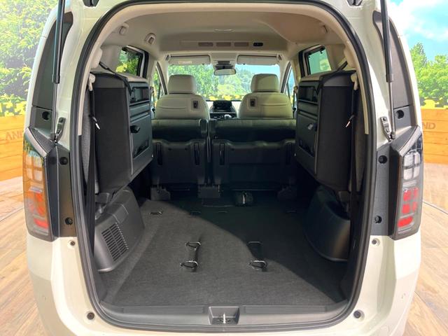 フリード エアー　ＥＸ　登録済未使用車　両側電動ドア　衝突被害軽減システム　レーダークルーズ　スマートキー　ＬＥＤヘッド　純正１５インチアルミ　オートハイビーム　車線逸脱警報　オートライト　オートエアコン（11枚目）