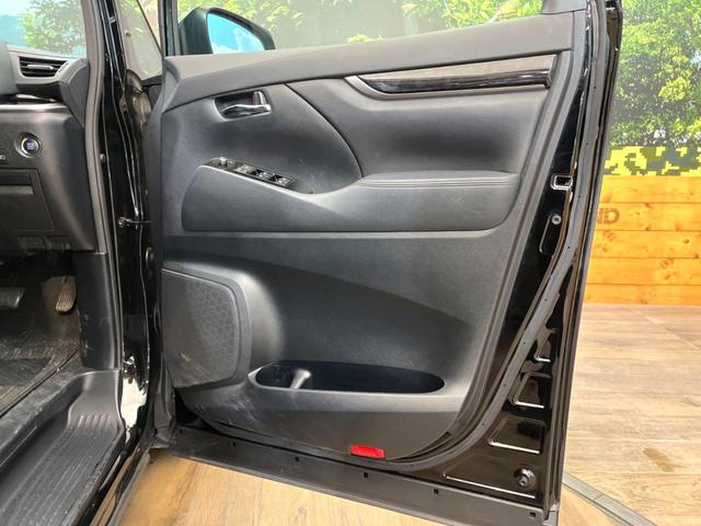 アルファード ２．５Ｓ　禁煙車　両側電動ドア　ＳＤナビ　後席モニター　バックカメラ　衝突被害軽減システム　コーナーセンサー　スマートキー　ＬＥＤヘッド　ビルトインＥＴＣ　純正１８インチアルミ　オートハイビーム　オートライト（33枚目）