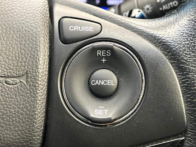 ヴェゼル ハイブリッドＺ　禁煙車　純正ＳＤナビ　バックカメラ　衝突被害軽減システム　ハーフレザーシート　スマートキー　ＬＥＤヘッド　ビルトインＥＴＣ　クルコン　純正１７インチアルミ　オートライト　デュアルエアコン（5枚目）