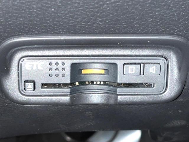 ヴェゼル ハイブリッドＺ　禁煙車　純正ＳＤナビ　バックカメラ　衝突被害軽減システム　ハーフレザーシート　スマートキー　ＬＥＤヘッド　ビルトインＥＴＣ　クルコン　純正１７インチアルミ　オートライト　デュアルエアコン（7枚目）