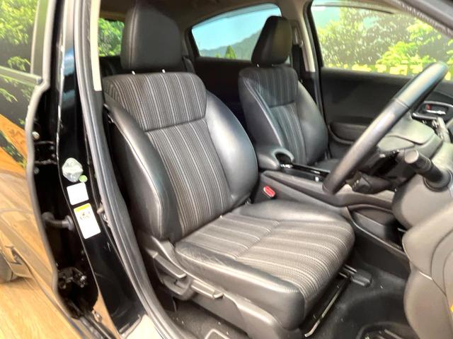 ヴェゼル ハイブリッドＺ　禁煙車　純正ＳＤナビ　バックカメラ　衝突被害軽減システム　ハーフレザーシート　スマートキー　ＬＥＤヘッド　ビルトインＥＴＣ　クルコン　純正１７インチアルミ　オートライト　デュアルエアコン（8枚目）