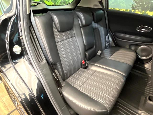 ヴェゼル ハイブリッドＺ　禁煙車　純正ＳＤナビ　バックカメラ　衝突被害軽減システム　ハーフレザーシート　スマートキー　ＬＥＤヘッド　ビルトインＥＴＣ　クルコン　純正１７インチアルミ　オートライト　デュアルエアコン（9枚目）