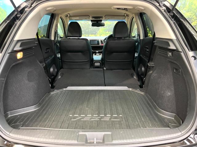 ヴェゼル ハイブリッドＺ　禁煙車　純正ＳＤナビ　バックカメラ　衝突被害軽減システム　ハーフレザーシート　スマートキー　ＬＥＤヘッド　ビルトインＥＴＣ　クルコン　純正１７インチアルミ　オートライト　デュアルエアコン（10枚目）