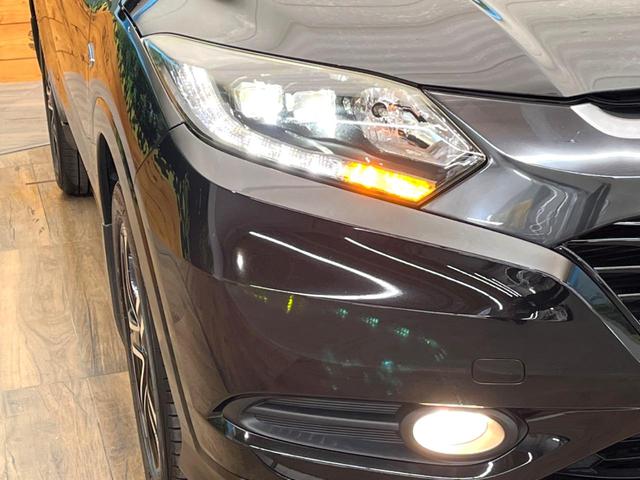 ヴェゼル ハイブリッドＺ　禁煙車　純正ＳＤナビ　バックカメラ　衝突被害軽減システム　ハーフレザーシート　スマートキー　ＬＥＤヘッド　ビルトインＥＴＣ　クルコン　純正１７インチアルミ　オートライト　デュアルエアコン（12枚目）