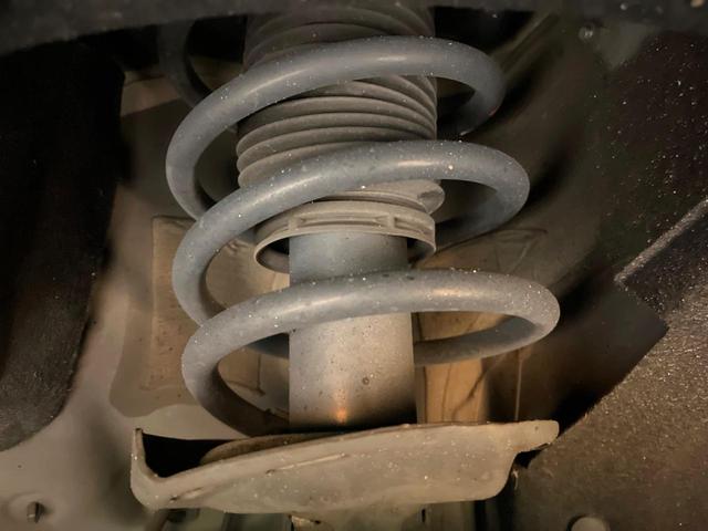 ヴェゼル ハイブリッドＺ　禁煙車　純正ＳＤナビ　バックカメラ　衝突被害軽減システム　ハーフレザーシート　スマートキー　ＬＥＤヘッド　ビルトインＥＴＣ　クルコン　純正１７インチアルミ　オートライト　デュアルエアコン（20枚目）