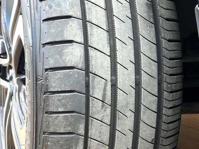 ヴェゼル ハイブリッドＺ　禁煙車　純正ＳＤナビ　バックカメラ　衝突被害軽減システム　ハーフレザーシート　スマートキー　ＬＥＤヘッド　ビルトインＥＴＣ　クルコン　純正１７インチアルミ　オートライト　デュアルエアコン（26枚目）