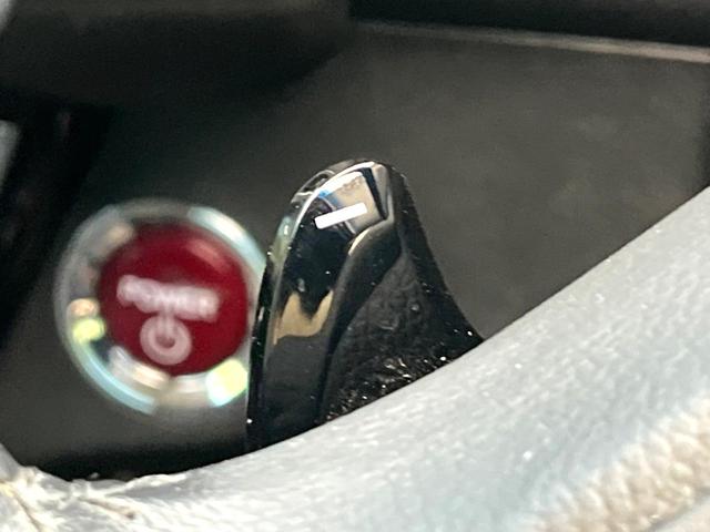 ヴェゼル ハイブリッドＺ　禁煙車　純正ＳＤナビ　バックカメラ　衝突被害軽減システム　ハーフレザーシート　スマートキー　ＬＥＤヘッド　ビルトインＥＴＣ　クルコン　純正１７インチアルミ　オートライト　デュアルエアコン（52枚目）