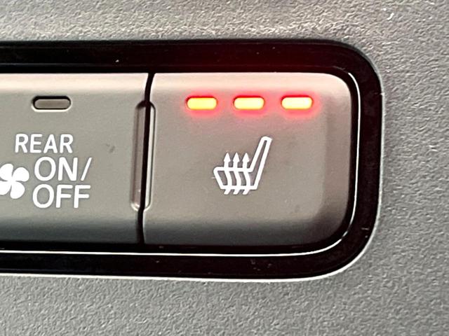 ステップワゴン ｅ：ＨＥＶスパーダ　登録済未使用車　両側電動スライドドア　ブラインドスポットインフォメーション　シートヒーター　電動リアゲート　レーダークルーズ　パドルシフト　ＵＳＢ入力端子　純正１６インチアルミ　ＬＥＤヘッド（6枚目）