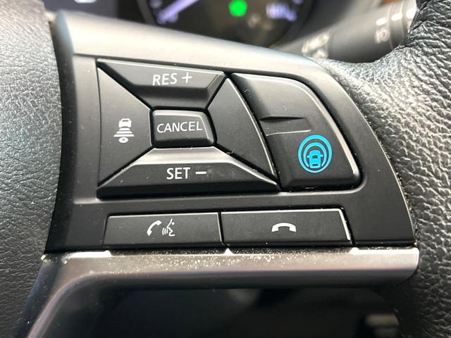 キックス Ｘ　ツートーンインテリアエディション　純正ＳＤナビ　禁煙車　全周囲カメラ　衝突被害軽減システム　レーダークルーズ　レザーシート　ドラレコ　コーナーセンサー　スマートキー　ＬＥＤヘッド　ビルトインＥＴＣ　純正１７インチアルミ　車線逸脱警報（5枚目）