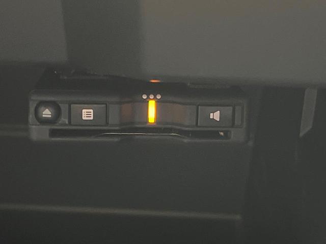 キックス Ｘ　ツートーンインテリアエディション　純正ＳＤナビ　禁煙車　全周囲カメラ　衝突被害軽減システム　レーダークルーズ　レザーシート　ドラレコ　コーナーセンサー　スマートキー　ＬＥＤヘッド　ビルトインＥＴＣ　純正１７インチアルミ　車線逸脱警報（6枚目）