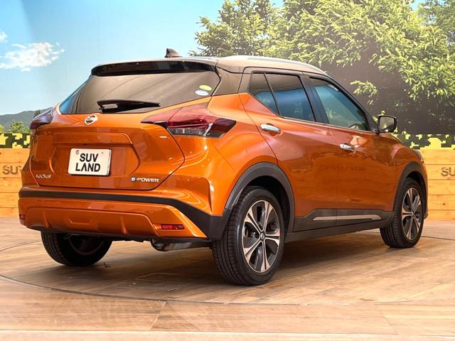 キックス Ｘ　ツートーンインテリアエディション　純正ＳＤナビ　禁煙車　全周囲カメラ　衝突被害軽減システム　レーダークルーズ　レザーシート　ドラレコ　コーナーセンサー　スマートキー　ＬＥＤヘッド　ビルトインＥＴＣ　純正１７インチアルミ　車線逸脱警報（17枚目）