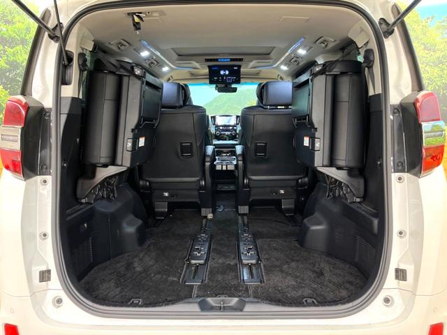 ���i�̂���������ʋ΁A���}���ɏ\���ȉ׎��X�y�[�X���m�ۂ��Ă���܂��B�Z�J���h�V�[�g��|���ƁA�傫�ȉו��̐ύڂ��\�ł���