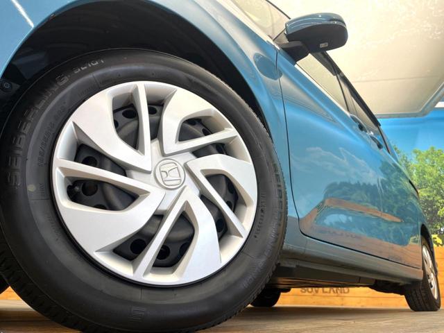 �y�����P�T�C���`�A���~�z�C�[���z�O�ςɃ}�b�`���������A���~�z�C�[���𑕒����Ă���܂��B�e��ЊO�A���~�z�C�[����A�X�^�b�h���X�^�C�����戵�����Ă���܂��B���񂲑��k����������