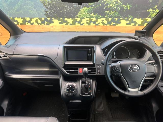 ヴォクシー ＺＳ　禁煙車　電動スライドドア　ＳＤナビ　後席モニター　バックカメラ　衝突被害軽減システム　レザーシート　スマートキー　ＬＥＤヘッド　ビルトインＥＴＣ　オートライト　デュアルエアコン　Ｂｌｕｅｔｏｏｔｈ（2枚目）