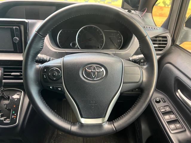 ヴォクシー ＺＳ　禁煙車　電動スライドドア　ＳＤナビ　後席モニター　バックカメラ　衝突被害軽減システム　レザーシート　スマートキー　ＬＥＤヘッド　ビルトインＥＴＣ　オートライト　デュアルエアコン　Ｂｌｕｅｔｏｏｔｈ（12枚目）