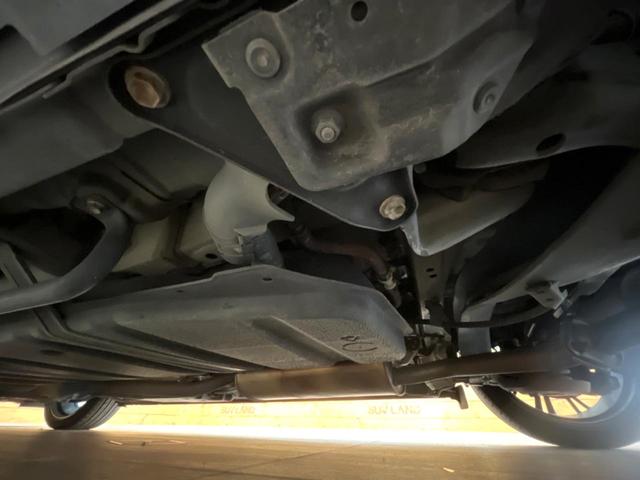 ヴォクシー ＺＳ　禁煙車　電動スライドドア　ＳＤナビ　後席モニター　バックカメラ　衝突被害軽減システム　レザーシート　スマートキー　ＬＥＤヘッド　ビルトインＥＴＣ　オートライト　デュアルエアコン　Ｂｌｕｅｔｏｏｔｈ（23枚目）