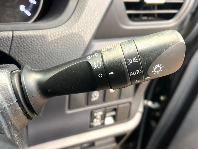 ヴォクシー ＺＳ　禁煙車　電動スライドドア　ＳＤナビ　後席モニター　バックカメラ　衝突被害軽減システム　レザーシート　スマートキー　ＬＥＤヘッド　ビルトインＥＴＣ　オートライト　デュアルエアコン　Ｂｌｕｅｔｏｏｔｈ（42枚目）