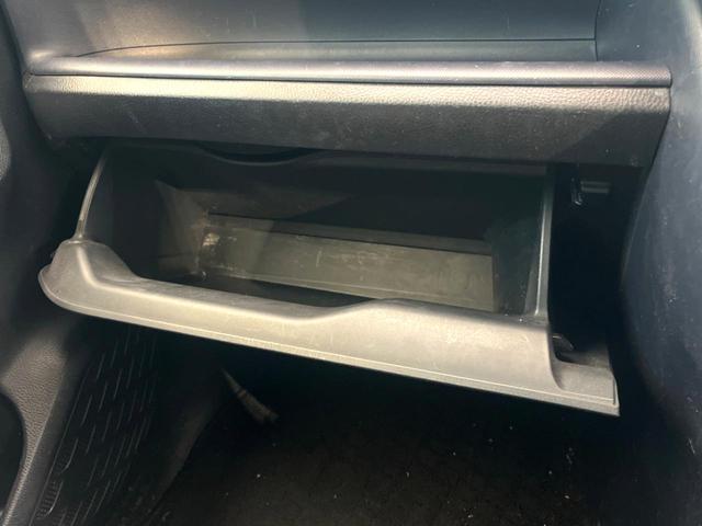 ヴォクシー ＺＳ　禁煙車　電動スライドドア　ＳＤナビ　後席モニター　バックカメラ　衝突被害軽減システム　レザーシート　スマートキー　ＬＥＤヘッド　ビルトインＥＴＣ　オートライト　デュアルエアコン　Ｂｌｕｅｔｏｏｔｈ（52枚目）