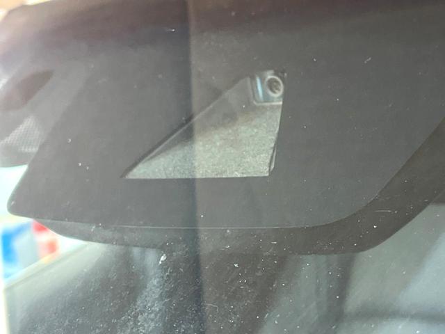 �y�g���^�Z�[�t�e�B�Z���X�z���s���ɑO���̎ԗ�����F�����A�Փ˂������Ȏ��͌x��ƃu���[�L�ŏՓˉ���Ɣ�Q�y�����A�V�X�g�B�����S�Ƀh���C�u�����y���݂��������܂��B