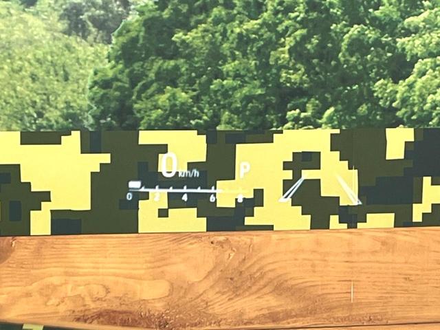 �y�w�b�h�A�b�v�f�B�X�v���C�z���݂̑��x�⑖�s�����f�W�^���\���ŉ^�]�ȑO���̃K���X�ɓ��e�I�^�]���A�ڐ������炳���K�v�ȏ����m�F�ł���̂łƂ��Ă��֗��ň��S�I