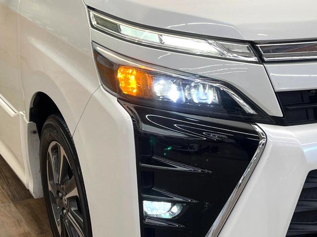 ヴォクシー ＺＳ　煌　禁煙車　純正８インチナビ　両側電動スライド　バックカメラ　セーフティセンス　クルーズコントロール　オートマチックハイビーム　ドラレコ　スマートキー　ＬＥＤヘッド　ＥＴＣ　純正１６インチアルミ（13枚目）
