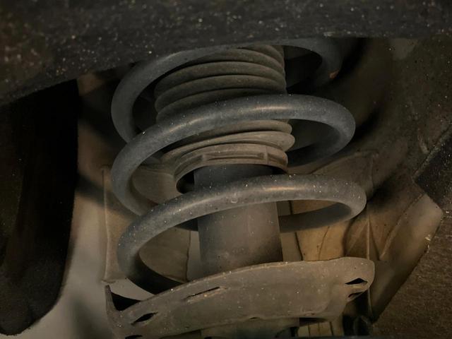 ヴェゼル ハイブリッドＲＳ・ホンダセンシング　禁煙車　純正７インチナビ　バックカメラ　ホンダセンシング　ハーフレザーシート　ドラレコ　スマートキー　ＬＥＤヘッド　ビルトインＥＴＣ　純正１８インチアルミ　車線逸脱警報　オートライト（20枚目）