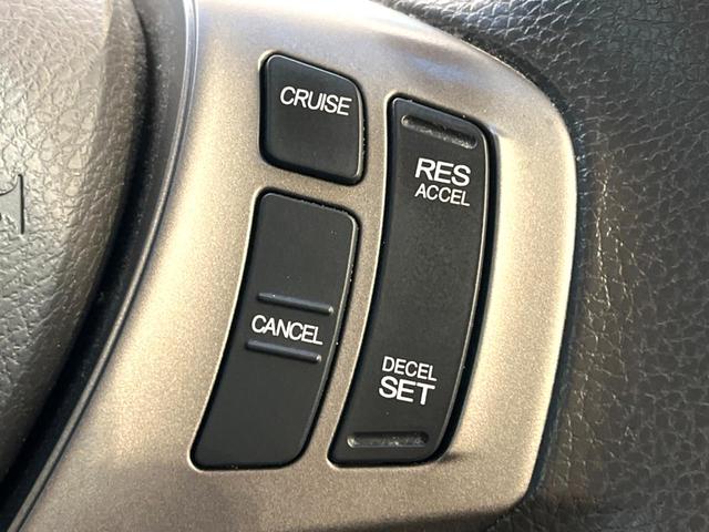 �y�N���[�Y�R���g���[���z�������H�����N���N���s�B�A�N�Z���𗣂��Ă���葬�x�ő��s���ł��A�������^�]���̕��S���y���I�����E�������ȒP�ȃX�C�b�`����Œ����ł��܂��B