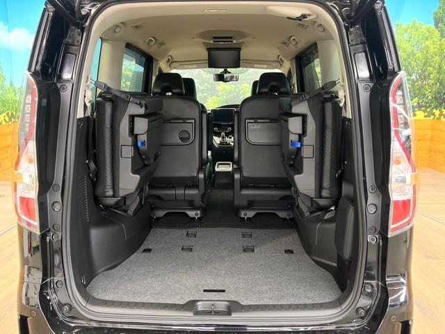 ���i�̂���������ʋ΁A���}���ɏ\���ȉ׎��X�y�[�X���m�ۂ��Ă���܂��B�Z�J���h�V�[�g��|���ƁA�傫�ȉו��̐ύڂ��\�ł���