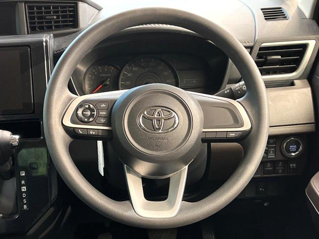 �C���e���A�ɍ��킹���f�U�C���̃X�e�A�����O�́A�^�]�������̂��Ƃ��l���A�^�]���₷���`��A�傫���ł��B�����x�A���ۂɐG���Ă��m���߂��������B