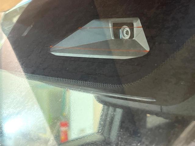 �y�g���^�Z�[�t�e�B�Z���X�z���s���ɑO���̎ԗ�����F�����A�Փ˂������Ȏ��͌x��ƃu���[�L�ŏՓˉ���Ɣ�Q�y�����A�V�X�g�B�����S�Ƀh���C�u�����y���݂��������܂��B