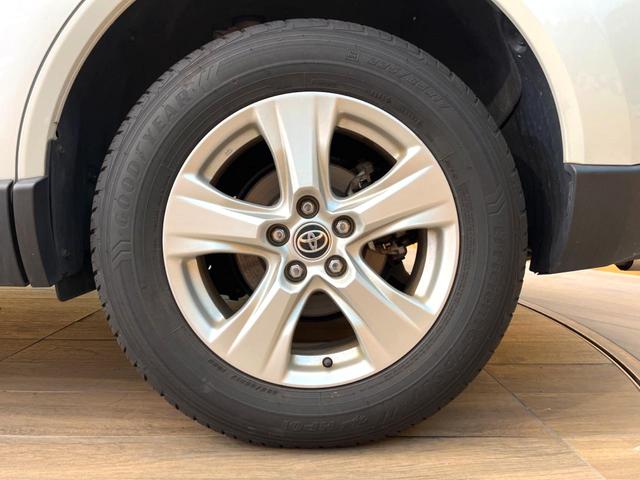 ハリアーハイブリッド Ｓ　８型ディスプレイオーディオ　セーフティセンス　レーダークルーズ　バックカメラ　ブラインドスポットモニター　デジタルインナーミラー　純正１７インチアルミ　ＬＥＤヘッドライト　ＥＴＣ　純正革巻ステアリング（25枚目）