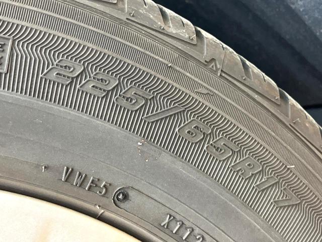 ハリアーハイブリッド Ｓ　８型ディスプレイオーディオ　セーフティセンス　レーダークルーズ　バックカメラ　ブラインドスポットモニター　デジタルインナーミラー　純正１７インチアルミ　ＬＥＤヘッドライト　ＥＴＣ　純正革巻ステアリング（26枚目）